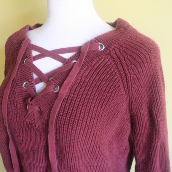 Kendall & Kylie Crop Sweater - Picture 2 of 4